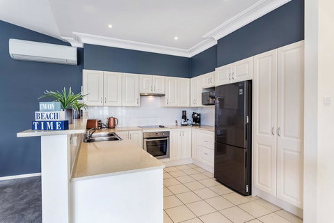 Resthaven - In The Heart Of Shoal Bay - Accommodation Resorts 3