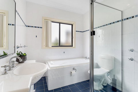 Resthaven - In The Heart Of Shoal Bay - Accommodation Resorts 1