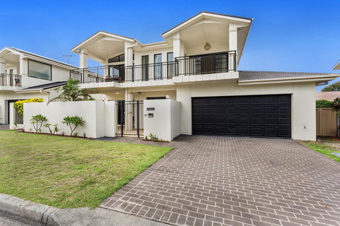 Resthaven - In The Heart Of Shoal Bay - Accommodation Resorts 0