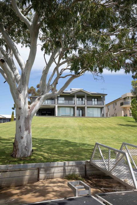 River Devine - Accommodation Resorts 3