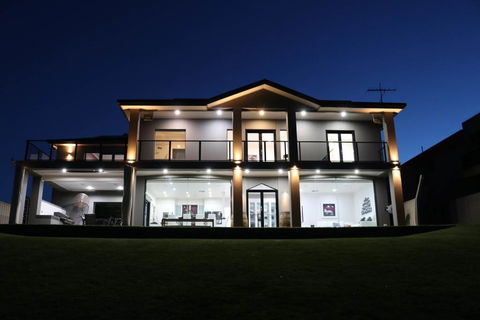 River Devine - Accommodation Resorts 1