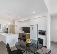 Round About Bulimba - Executive 3BR Bulimba apartment near Oxford St shops and restaurants - Accommodation Resorts