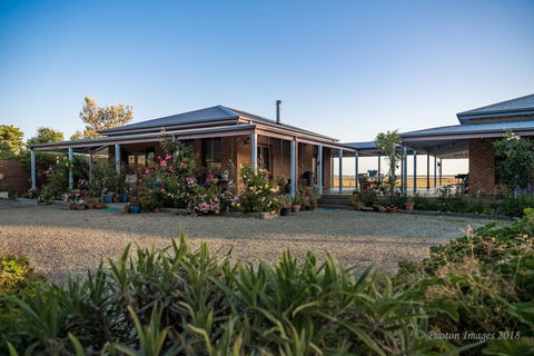 Sanctuary@Waratah - Accommodation Resorts 0