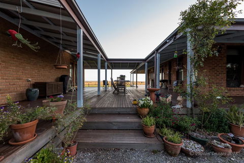 Sanctuary@Waratah - Accommodation Resorts 1