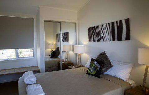 Savannah Cabins, Taronga Western Plains Zoo - Accommodation Resorts 3