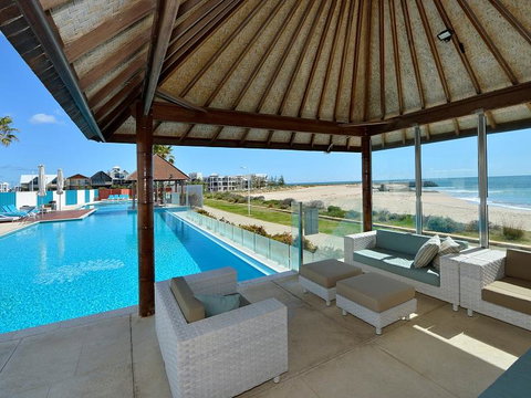 Sea Side 411 - Accommodation Resorts 0