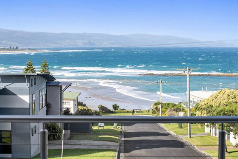 SEA SPECTACULAR - Seconds From The Beach! - Accommodation Resorts 0