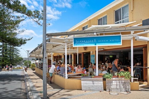 Seabreeze Beach Hotel - Accommodation Resorts 0