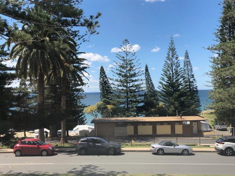 Seabreeze Beach Hotel - Accommodation Resorts 1