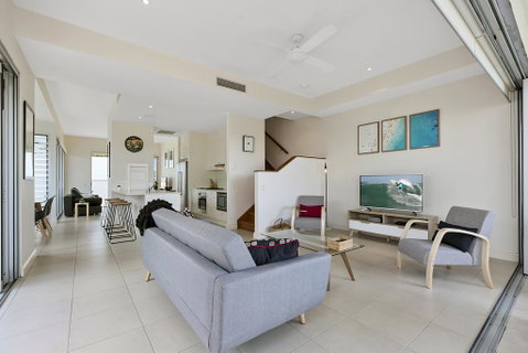 Silver, Sunrise Beach - Accommodation Resorts 2
