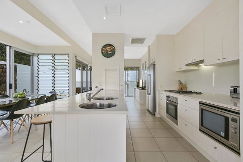 Silver, Sunrise Beach - Accommodation Resorts 3