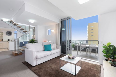 SK1 - Spotless 2BR SkyHome Long Stays Welcome - Accommodation Resorts 3