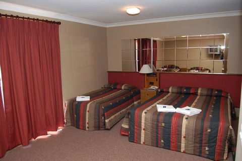 Southern Cross Motor Inn & Tourist Park - Accommodation Resorts 1