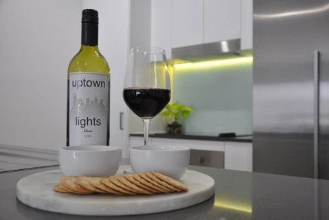 Spacious 2 Bed 2 Bath Unit - LUMA APARTMENTS - Accommodation Resorts 1