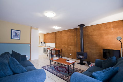 Split Point Cottages - Accommodation Resorts 3