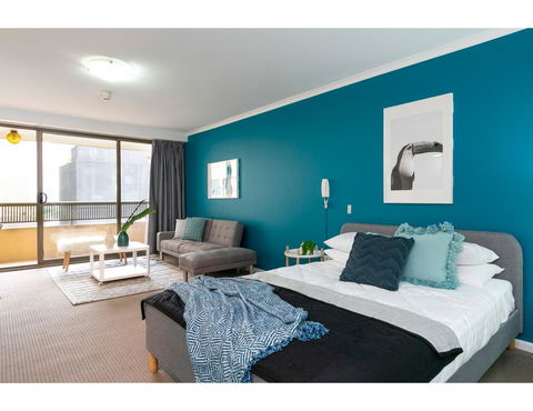 Striking And Super Convenient Studio With Balcony - Accommodation Resorts 0