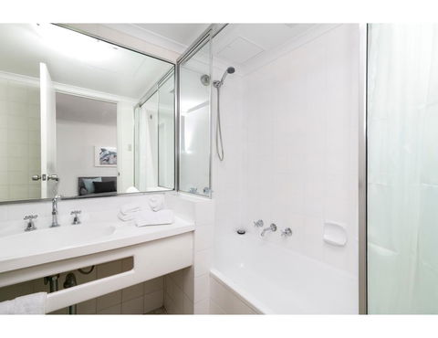 Striking And Super Convenient Studio With Balcony - Accommodation Resorts 2