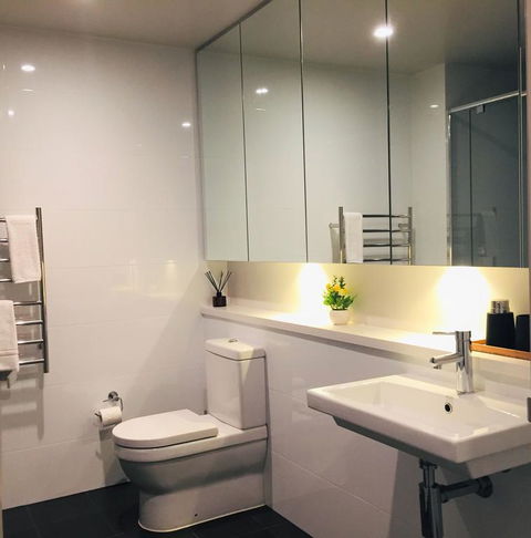 Stylish 2BR With Stunning Views - Sydney Olympic Park - Accommodation Resorts 3