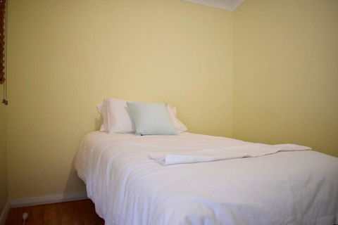 Stylish Cute Cottage In McMahons Point - Accommodation Resorts 3
