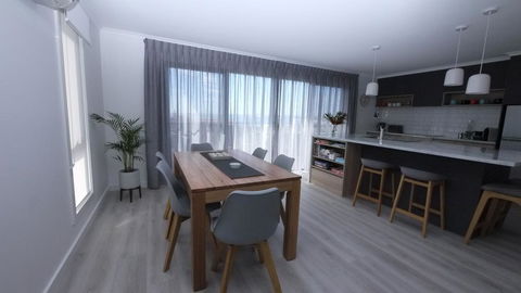 Stylish Holiday Unit - Accommodation Resorts 1