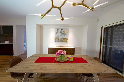Stylish Luxe House For Big Group Near Shopping Center - Accommodation Resorts 2