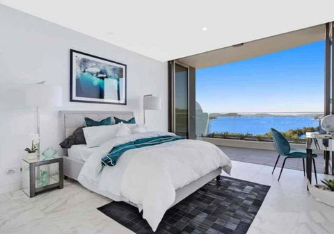 Stylish Penthouse With Views & Jacuzzi - Accommodation Resorts 3