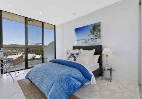 Stylish Penthouse With Views & Jacuzzi - Accommodation Resorts 2