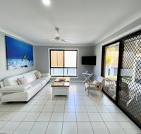 STYLISH RESIDENCE LARGE PRIVATE YARD - CLOSE TO DREAMWORLD - Accommodation Resorts