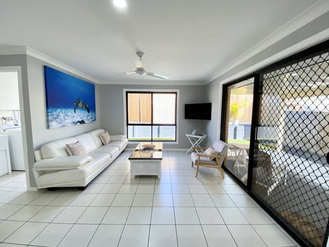 STYLISH RESIDENCE, LARGE PRIVATE YARD - CLOSE TO DREAMWORLD - Accommodation Resorts 0