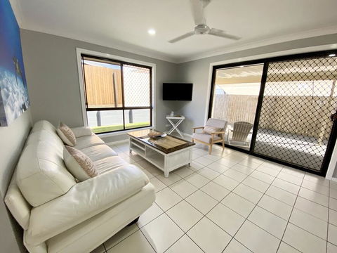 STYLISH RESIDENCE, LARGE PRIVATE YARD - CLOSE TO DREAMWORLD - Accommodation Resorts 1