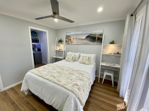 STYLISH UNIT - CLOSE TO DREAMWORLD - Accommodation Resorts 1