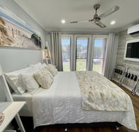 STYLISH UNIT - CLOSE TO DREAMWORLD - Accommodation Resorts