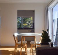 Sun-Drenched 1 Bed Studio Apt Newtown Parking - Accommodation Resorts