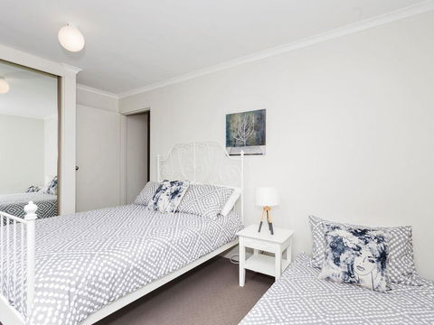 Sundowner Apartment 5 - Accommodation Resorts 1