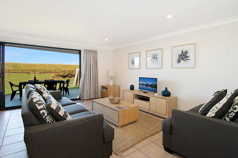 Sunrise Reef Unit 4 - Lennox Head - Accommodation Resorts 3