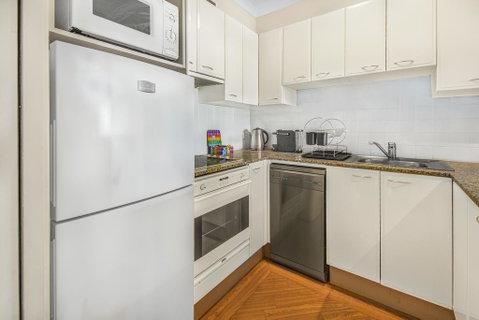 Super Convenient Apartment With Garden Views - Accommodation Resorts 3