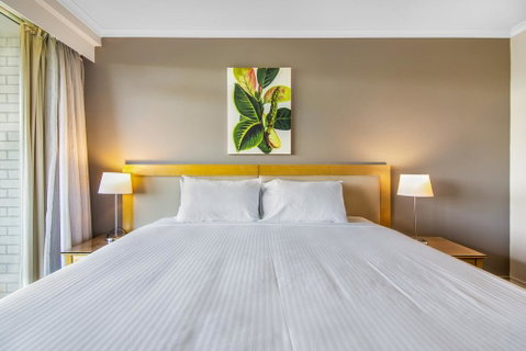 Super Convenient Apartment With Garden Views - Accommodation Resorts 1