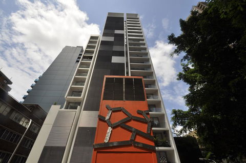 Sydney 1 Bed Modern Self Contained Apartment (402ALB) - Accommodation Resorts 0