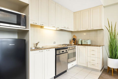 Sydney CBD 1 Bedroom Self-Contained Apartment With Spectacular Sydney Harbour View (1312 BRG) - Accommodation Resorts 2
