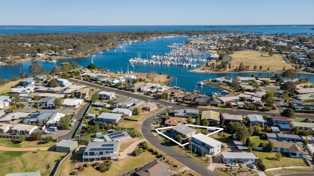 Paynesville VIC Accommodation Resorts