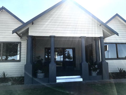 The Beach House & Villas - Accommodation Resorts 1