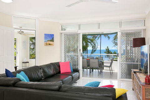 The Beach House 3BR Waterfront Apartment, Own WIFI - Accommodation Resorts 2