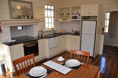Buttons Cottage For Canyon & Rain Forest Walks With In House Dining - Accommodation Resorts 20