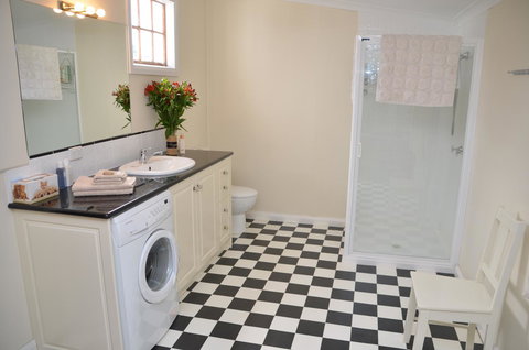 Buttons Cottage For Canyon & Rain Forest Walks With In House Dining - Accommodation Resorts 23