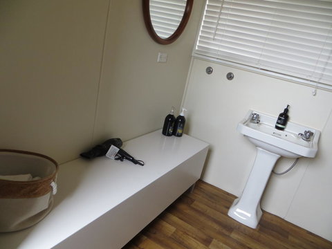 The Cabin 96 - Accommodation Resorts 16