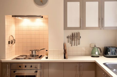 Lotus Gogh Apartment - Accommodation Resorts 9
