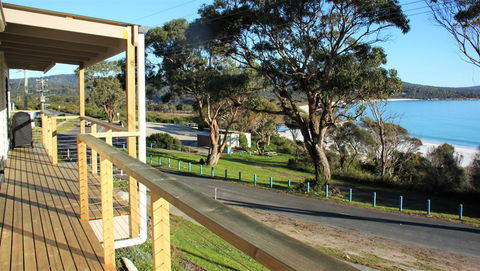 KINGFISHER COTTAGE Beachfront At The Binalong Bay - Accommodation Resorts 8