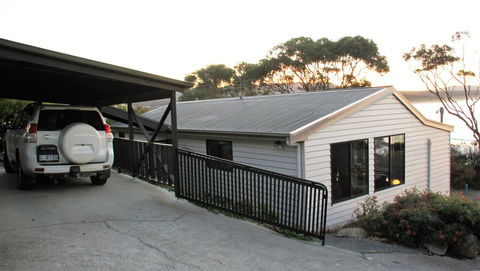 KINGFISHER COTTAGE Beachfront At The Binalong Bay - Accommodation Resorts 21