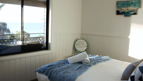 KINGFISHER COTTAGE Beachfront At The Binalong Bay - Accommodation Resorts 11