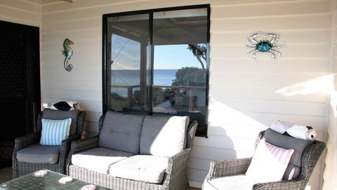 KINGFISHER COTTAGE Beachfront At The Binalong Bay - Accommodation Resorts 7